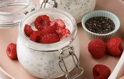Pudim de Chia com Iogurte e Framboesas