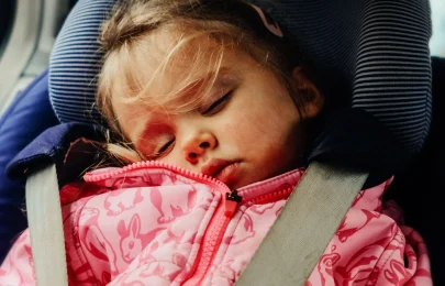 Dormir no carro: o que precisam os pais de saber