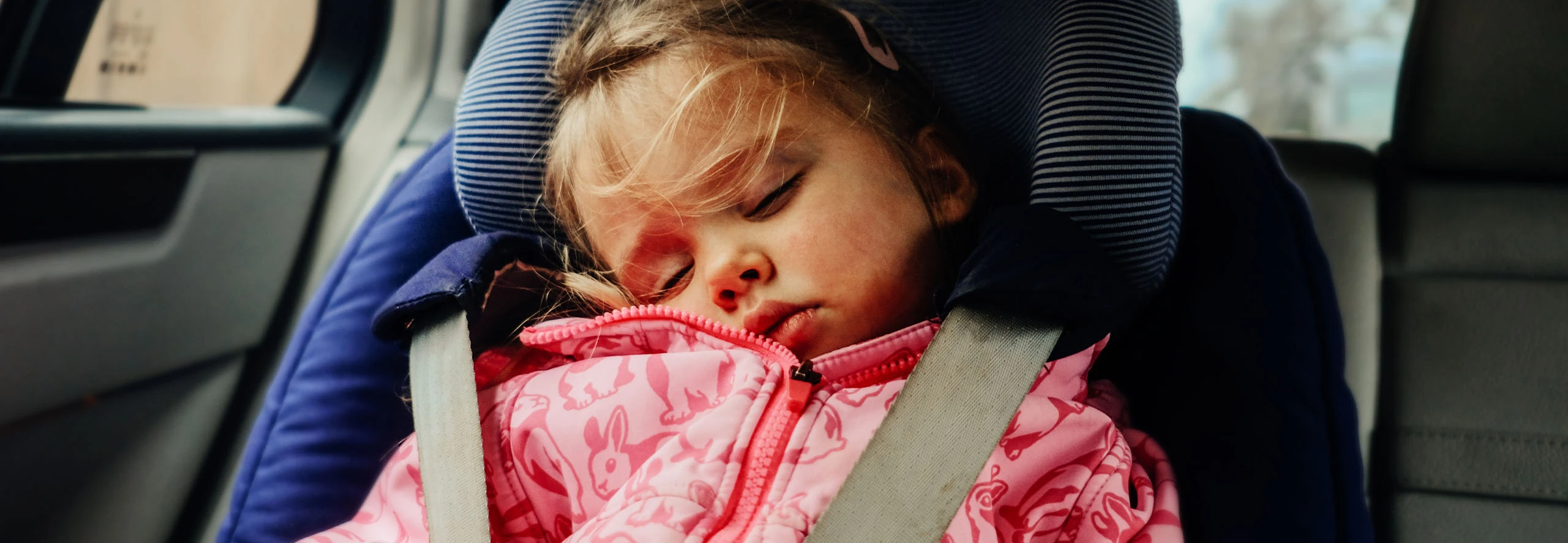 Dormir no carro: o que precisam os pais de saber
