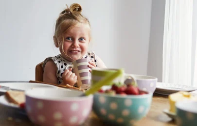 Probióticos naturais: como incluir alimentos probióticos na dieta das crianças.