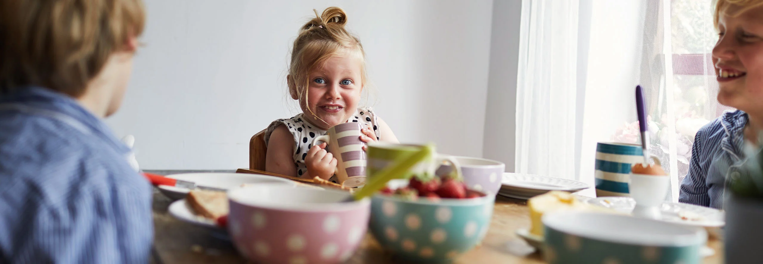 Probióticos naturais: como incluir alimentos probióticos na dieta das crianças.